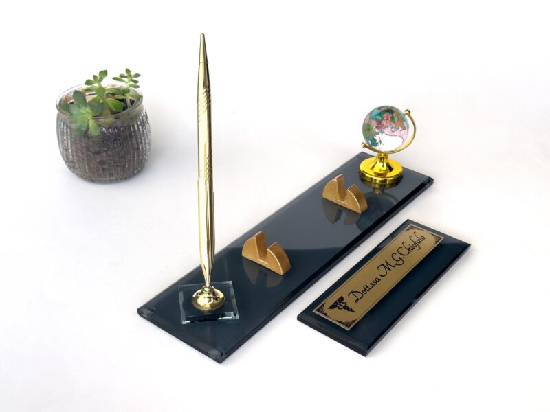 il_fullxfull.6131713766_oc6n.jpg Black Crystal Nameplate 1.77 x 5.90 in | Glass Globe Set