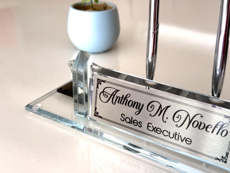 il_fullxfull.6958844672_ssj2.jpg Luxury Glass Desk Nameplate | 1.77 x 5.90 in | Analog Clock & Pens